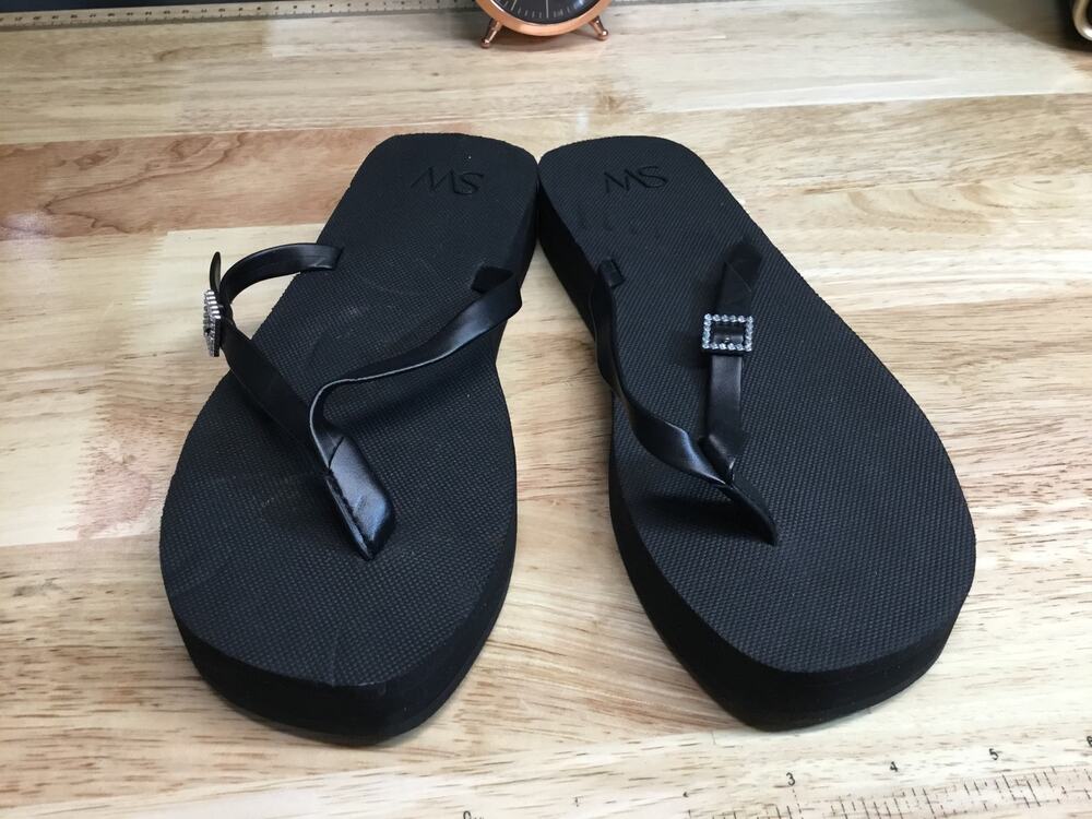Stuart Weitzman Women's 7 B Black Rubber Buckle Slip-On Flip Flops Thong Sandals